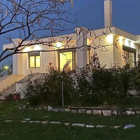 μονοκατοικία με θέα στη θάλασσα και κήπο